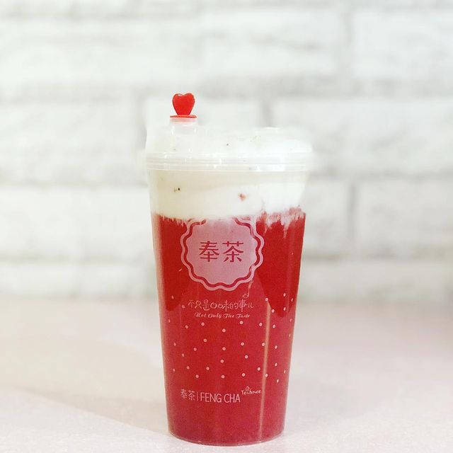 strawberry and milk foam drink